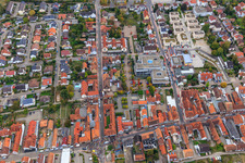 Demo "Frauenbündnis Kandel" vs. "AntiFa/Wir sind Kandel/Omas gegen rechts" im Bundesland Rheinland-Pfalz, Deutschland aus der Luft