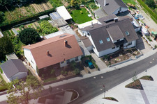 Bahnhofstr in Winden im Bundesland Rheinland-Pfalz, Deutschland aus der Drohnenperspektive