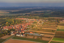 Dorfansicht aus Südwesten in Winden im Bundesland Rheinland-Pfalz, Deutschland