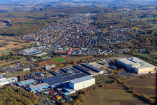 Industriegebiet Industriestraße mit Bader Versand Zentrum Östringen, Rothermel warehousing services GmbH Logistikzentrum Östringen und Interbran Advanced Materials GmbH im Bundesland Baden-Württemberg, Deutschland