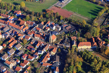 Kirche und Sportplatz im Ortsteil Eichtersheim in Angelbachtal im Bundesland Baden-Württemberg, Deutschland