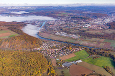Gegenüber Hochhausen am Neckar unter Wolken im Ortsteil Neckarelz in Mosbach im Bundesland Baden-Württemberg, Deutschland
