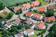 Schrägluftbild von In den Rappengärten in Steinweiler im Bundesland Rheinland-Pfalz, Deutschland