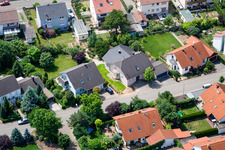 Klingbachstraße von Osten in Steinweiler im Bundesland Rheinland-Pfalz, Deutschland