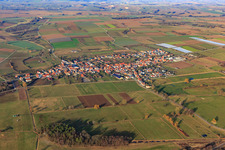Dorfansicht aus Süden in Schweighofen im Bundesland Rheinland-Pfalz, Deutschland