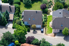 Klingbachstraße von Osten in Steinweiler im Bundesland Rheinland-Pfalz, Deutschland aus der Luft