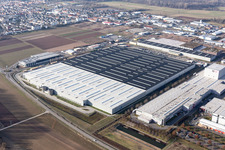 Luftbild von Hochregal- Lager-Gebäudekomplex und Logistikzentrum auf dem Gelände des Mercedes Benz Ersatzeillagers in Offenbach an der Queich im Bundesland Rheinland-Pfalz, Deutschland