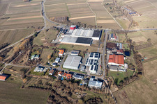 Gebäude und Produktionshallen auf dem Werksgelände der Großkellerei Deutsches Weintor eG im Ortsteil Kleine Kalmit (Großkelterei) in Ilbesheim bei Landau in der Pfalz im Bundesland Rheinland-Pfalz, Deutschland