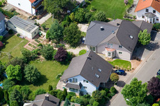 Klingbachstraße von Südosten in Steinweiler im Bundesland Rheinland-Pfalz, Deutschland