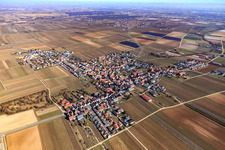 Dorfansicht im Winter aus Südwesten in Gönnheim im Bundesland Rheinland-Pfalz, Deutschland