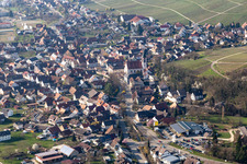 Ortsansicht der Straßen und Häuser der Wohngebiete in Ehrenstetten in Ehrenkirchen im Bundesland Baden-Württemberg, Deutschland