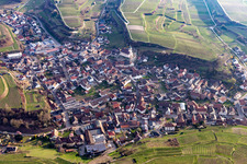 Ortsansicht der Straßen und Häuser der Wohngebiete in Kiechlinsbergen in Endingen am Kaiserstuhl im Bundesland Baden-Württemberg, Deutschland