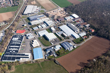 Schrägluftbild von Lagerhallen und Speditionsgebäude der Eichenlaub Logistik GmbH in Rohrbach im Bundesland Rheinland-Pfalz, Deutschland