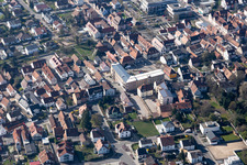 Wohn-und Geschäftshaus in Geschichts- Denkmal der ehemaligen Druckerei Juist in Kandel im Bundesland Rheinland-Pfalz, Deutschland