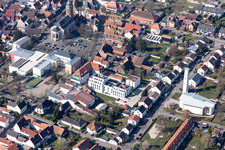 Neubau eines Mehrfamilien- Wohn- und Geschäftshauses hinter der Marktstraße in Kandel im Bundesland Rheinland-Pfalz, Deutschland