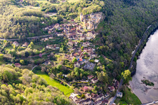 Chateau de Castelnaud-la Chapelle über der Dordogne Brücke in Castelnaud-la-Chapelle, Frankreich von oben