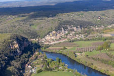 La Roque-Gageac im Bundesland Dordogne, Frankreich aus der Luft betrachtet