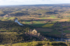 Luftbild von Chateau de Castelnaud-la Chapelle über der Dordogne in Castelnaud-la-Chapelle, Frankreich
