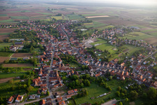 Seebach im Bundesland Bas-Rhin, Frankreich aus der Drohnenperspektive