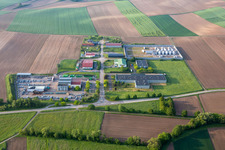 Gewerbegebiet und Firmenansiedlung Kiesweg mit Profil Alsace, Brauereischänke Brasserie du Garcon Pointu und Fliesenfachhandel Terimport Carrelage in Niederlauterbach in Grand Est im Bundesland Bas-Rhin, Frankreich