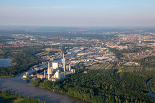 Schrägluftbild von Ortsteil Rheinhafen in Karlsruhe im Bundesland Baden-Württemberg, Deutschland