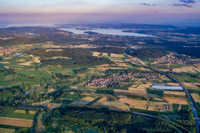 Verlauf der B33 zum Bodensee im Ortsteil Friedingen in Singen im Bundesland Baden-Württemberg, Deutschland