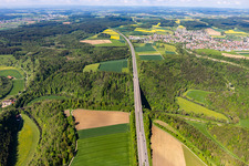 Luftaufnahme von A81 Neckartalbrücke in Rottweil im Bundesland Baden-Württemberg, Deutschland