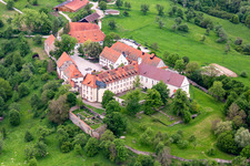 Luftaufnahme von Kloster Kirchberg (Berneuchener Haus) in Sulz am Neckar im Bundesland Baden-Württemberg, Deutschland