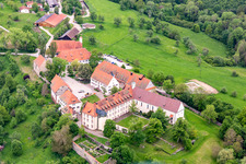 Schrägluftbild von Kloster Kirchberg (Berneuchener Haus) in Sulz am Neckar im Bundesland Baden-Württemberg, Deutschland