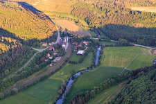 Glatt-Tal mit St. Ulrichskapelle und Bahnlinie im Ortsteil Betra in Horb am Neckar im Bundesland Baden-Württemberg, Deutschland