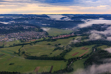Donautal mit Morgennebel in Fridingen an der Donau im Bundesland Baden-Württemberg, Deutschland
