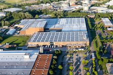 Schrägluftbild von John Deere Werk in Bruchsal im Bundesland Baden-Württemberg, Deutschland