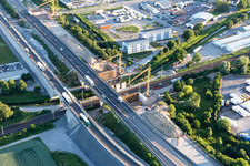 Luftbild von Baustelle Autobahnbrücke A5 über die Gleise der Eisenbahn im Ortsteil Karlsdorf in Karlsdorf-Neuthard im Bundesland Baden-Württemberg, Deutschland