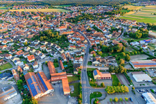 Rülzheimer Straße von Norden in Rheinzabern im Bundesland Rheinland-Pfalz, Deutschland