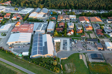 Schrägluftbild von Gewerbegebiet und Firmenansiedlung Im Gereut mit WWS Metallformen GmbH und HGGS LaserCUT GmbH & Co. KG in Hatzenbühl im Bundesland Rheinland-Pfalz, Deutschland