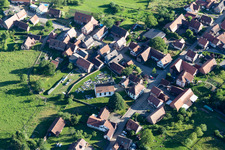 Schrägluftbild von Lembach im Bundesland Bas-Rhin, Frankreich