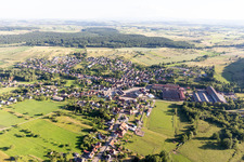 Zinswiller im Bundesland Bas-Rhin, Frankreich von einer Drohne aus