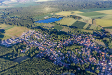 Schrägluftbild von Schirrhoffen im Bundesland Bas-Rhin, Frankreich