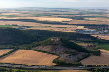 Drohnenaufname von Burg Gleichen im Ortsteil Wandersleben in Drei Gleichen im Bundesland Thüringen, Deutschland