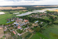 Luftbild von Dorfansicht aus Nordwesten am See Lanke im Ortsteil Seehausen in Oberuckersee im Bundesland Brandenburg, Deutschland