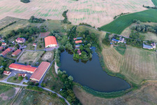 Luftaufnahme von Schloß Herrenstein, Spukis Abenteuerland im Ortsteil Gerswalder Siedlung im Bundesland Brandenburg, Deutschland