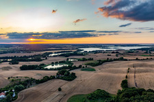 Uferbereichs- Landschaft am Gebiet der Seenkette Oberuckersee in Oberuckersee im Ortsteil Melzow im Bundesland Brandenburg, Deutschland