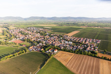 Essingen im Bundesland Rheinland-Pfalz, Deutschland von oben gesehen