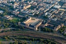 Barockschloss Mannheim zwischen Bahnschienen und den Quadraten in Mannheim im Ortsteil Innenstadt im Bundesland Baden-Württemberg, Deutschland