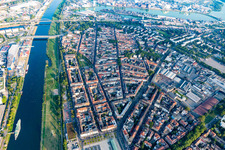 Luftbild von Stadtteil Neckarstadt-West zwischen Altrhein und Neckar in Mannheim im Ortsteil Neckarstadt-Ost im Bundesland Baden-Württemberg, Deutschland
