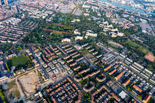 Luftbild von Neckarstadt Ost, Herzogenriedpark im Ortsteil Neckarstadt-Ost in Mannheim im Bundesland Baden-Württemberg, Deutschland