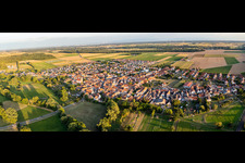Panorama der Dorfübersicht aus Nordwesten in Steinweiler im Bundesland Rheinland-Pfalz, Deutschland
