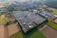 Parkplatz und Abstellfläche für Automobile - PKW des AUTOKONTOR BAYERN GmbH im Ortsteil Kilianstädten in Schöneck im Bundesland Hessen, Deutschland