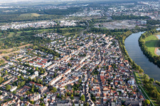 Luftbild von Ortschaft an den Fluss- Uferbereichen des Main im Ortsteil Bürgel in Offenbach am Main im Ortsteil Offenbach-Bürgel im Bundesland Hessen, Deutschland