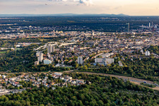 Schrägluftbild von Ortsteil Seckbach in Frankfurt am Main im Bundesland Hessen, Deutschland